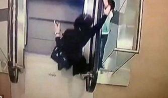 电梯吃瓜女孩原视频,一场意外引发的全民热议