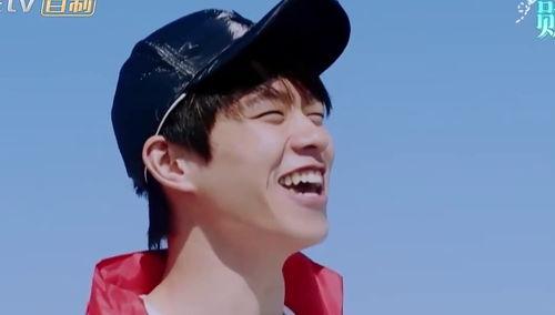 妻子吃瓜魏大勋视频大全,视频大全揭秘甜蜜日常