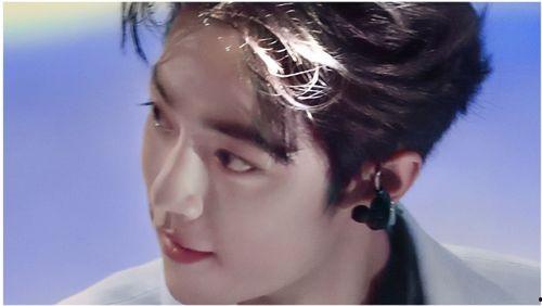 肖战吃瓜的视频