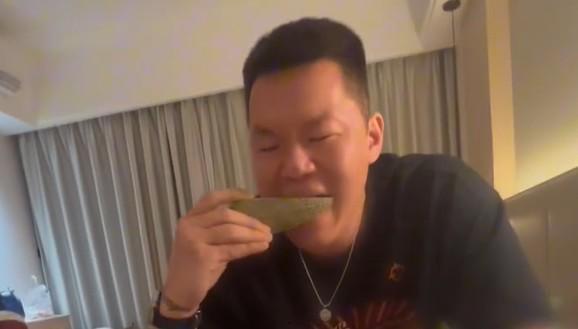 吃东西的吃瓜视频,揭秘美食背后的趣味瞬间