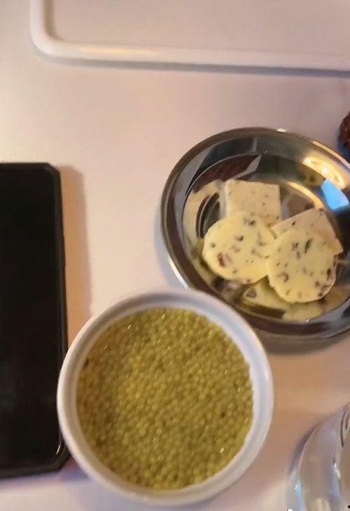 鱼子酱吃瓜视频